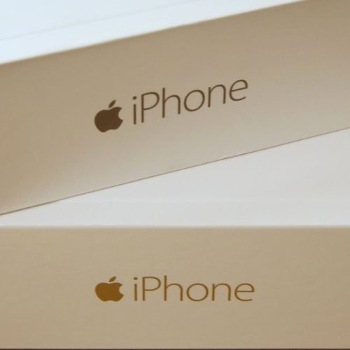 Efeito tarifas: Apple vai trocar produção de iPhones vendidos nos EUA para a Índia