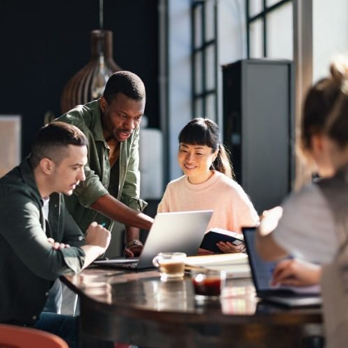 5 me´tricas essenciais para medir o sucesso da comunicac¸a~o interna em 2025