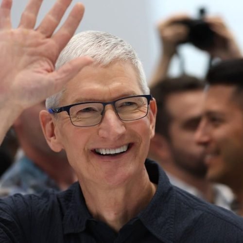 Apple: acionistas votam por manter política de diversidade, mas Tim Cook indica mudanças