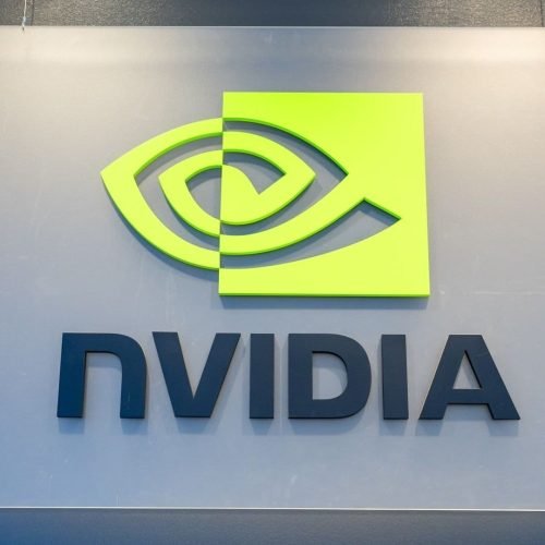 Nvidia tem receita recorde de R$ 225 bilhões graças a IA
