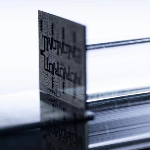 Amazon apresenta o Ocelot, primeiro chip de computação quântica da empresa