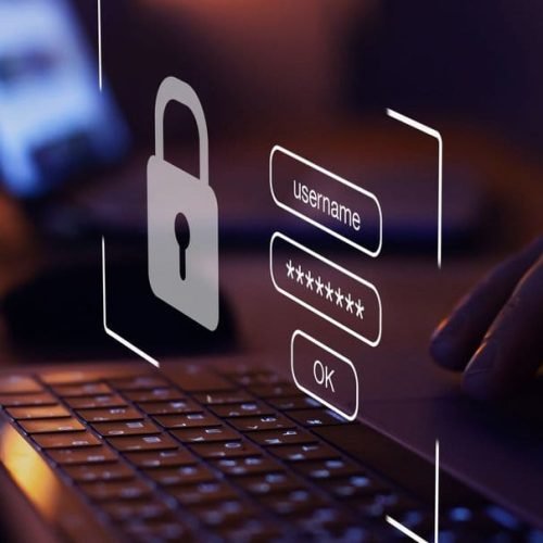 Senhas e dados de autoridades próximas a Trump estão disponíveis online, alerta revista