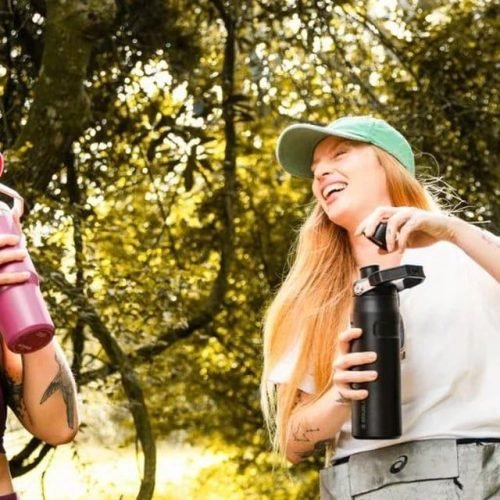 Hidrate-se no alto Verão: 8 opções de Garrafa Stanley com capacidade acima de 700 mL