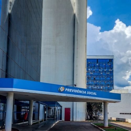 Mensagens falsas prometem devolver descontos ilegais no INSS; saiba reconhecer a fraude