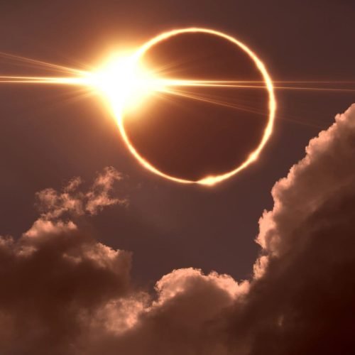 Por que geralmente eclipses aparecem em pares? Entenda