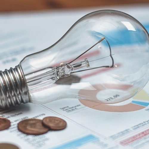 Mais cara: conta de luz terá bandeira tarifária amarela acionada em maio