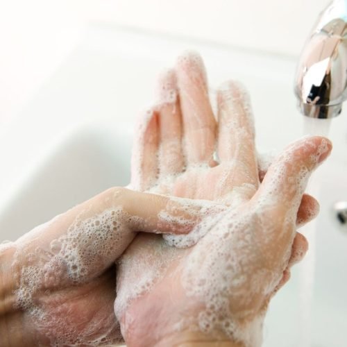 Como o sabão nos mantém limpos há milênios? É tudo uma questão de química!