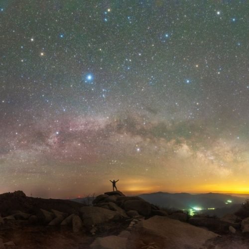 Céu de maio terá chuva de meteoros causada pelo cometa Halley