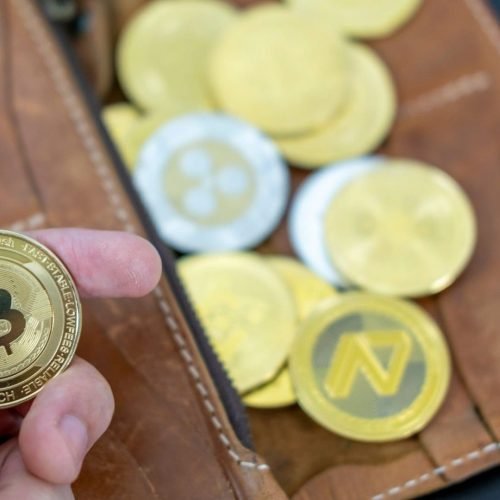 Britânica joga fora pendrive do marido com R$ 21 milhões em bitcoin