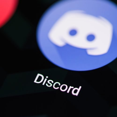 Pesquisa brasileira reúne bilhões de mensagens públicas disponibilizadas pelo Discord; plataforma questiona