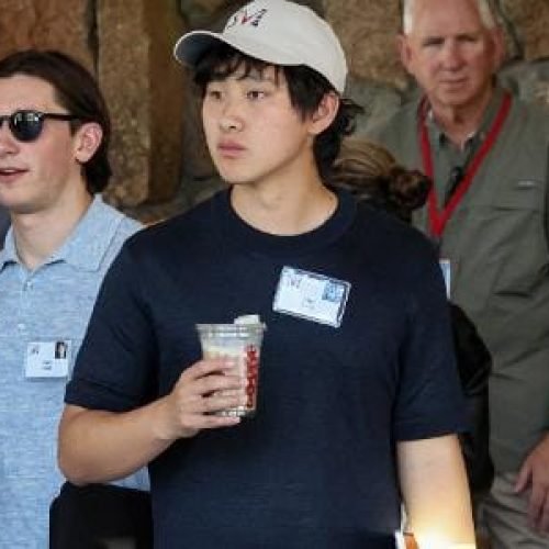 Dono de empresa de IA, bilionário e gênio: quem é Alexandr Wang?