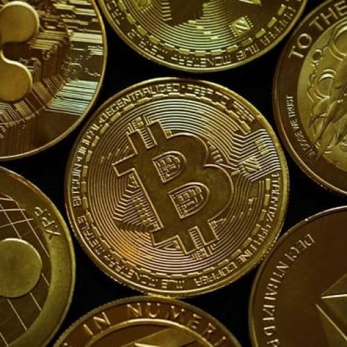 Pesquisa com bolsas de valores aponta que criptomoedas dominaram o mercado Por CriptoFácil