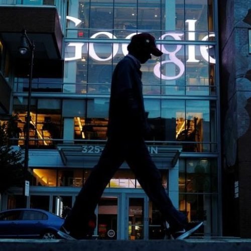 Tesla voltará a aceitar Bitcoin? Entenda rumores envolvendo código-fonte do site da empresa Por CriptoFácil