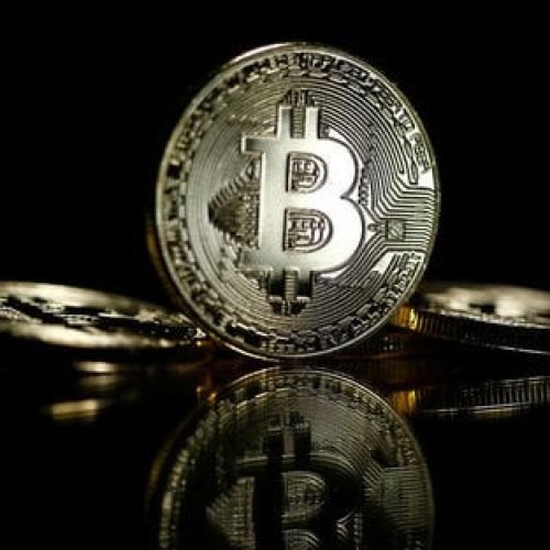 Bitcoin segue na contramão do dólar e pode ter setembro positivo