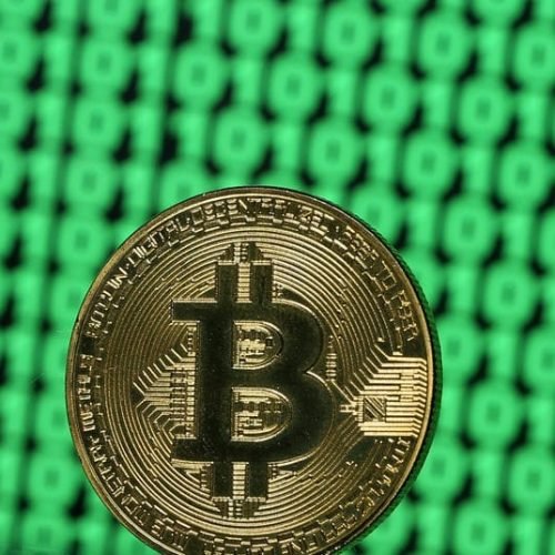 Bitcoin dispara após notícia falsa sobre ETF da BlackRock Por Investing.com