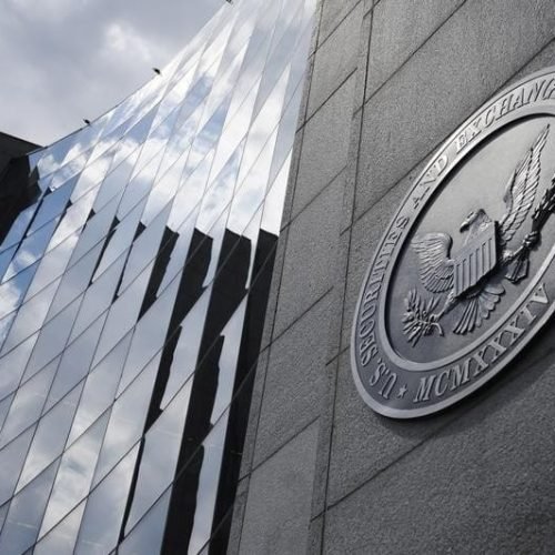 SEC adia decisão sobre três ETFs de Bitcoin à vista após derrota contra Grayscale Por BlockTrends