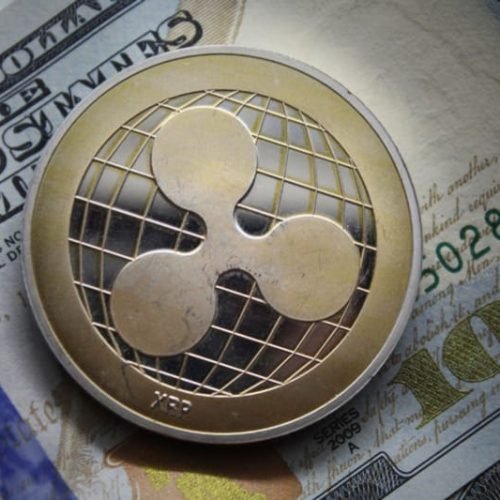 Trump planeja reserva estratégica dos EUA com XRP e Solana Por Investing.com