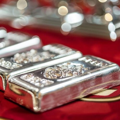 Silver (XAG) Forecast: Pressured by Gold Weakness and Rising Dollar