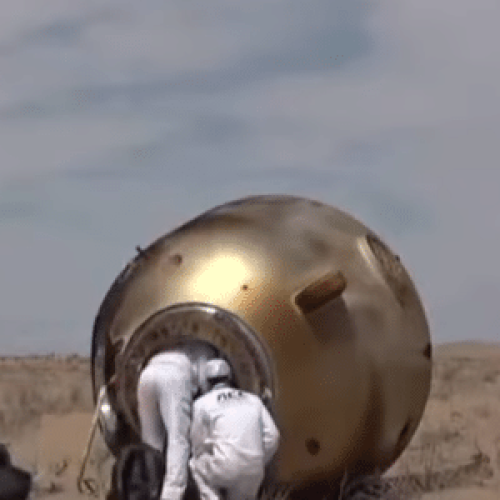 Astronautas chineses retornam à Terra após seis meses no espaço