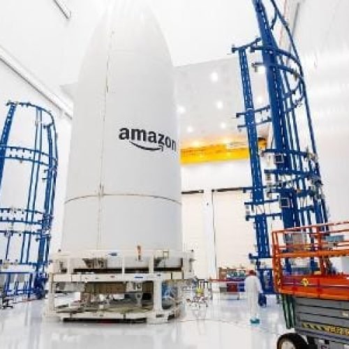 Amazon vai fornecer internet por satélite para concorrer com Starlink