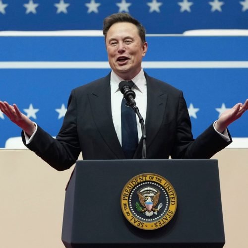 Academia que teve Einstein e Darwin como membros rejeita pedido para expulsar Elon Musk | Tecnologia