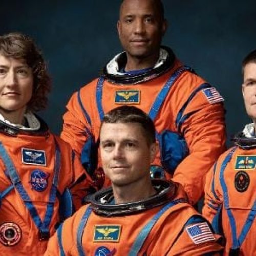 Sob Trump, Nasa apaga texto que cita levar 1ª mulher e 1ª negro à Lua