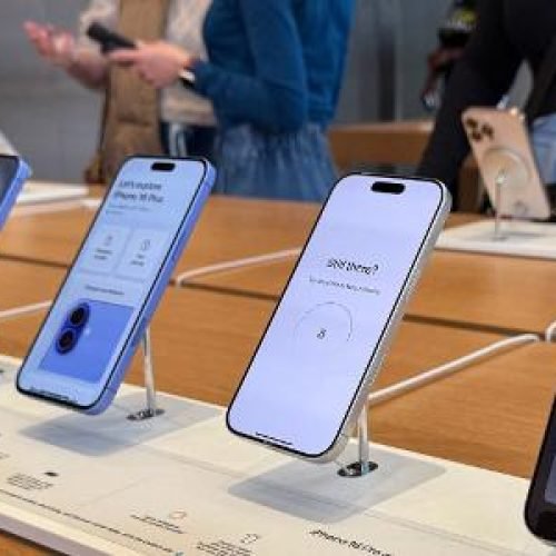 Apple quer evitar tarifaço com iPhones americanos produzidos na Índia