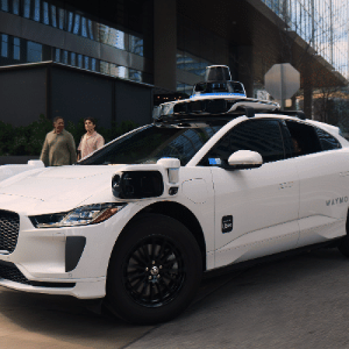 Dona do Google considera vender robotáxis para usuários no futuro