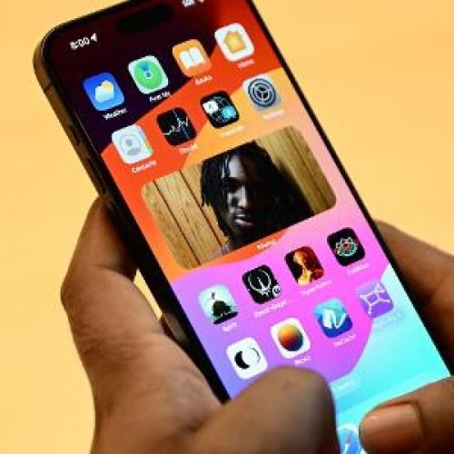 Trump ameaça taxar Apple em 25% se iPhone não for feito nos EUA