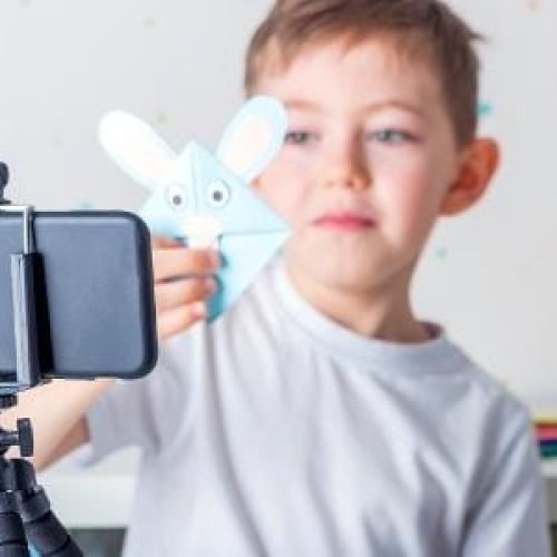 YouTube encara lei brasileira como ameaça a vídeos para crianças