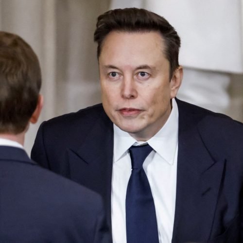 Elon Musk nega que vá cortar sinal da Starlink na Ucrânia se país não aceitar acordo sobre minerais