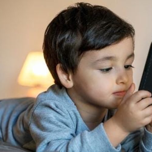 TikTok permite que pais limitem uso de filhos