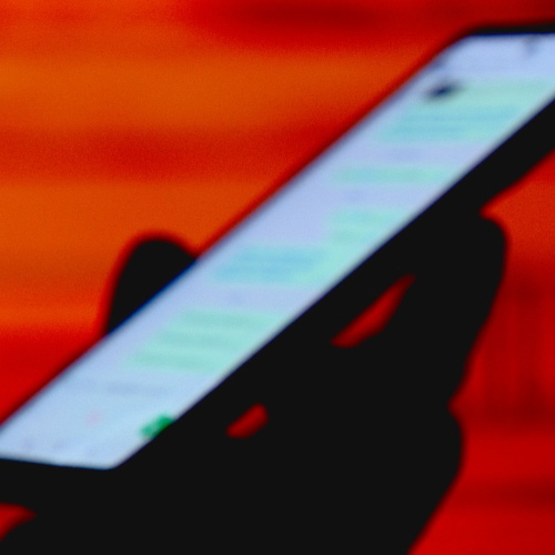 É #FAKE que tela quebrada de celular pode ser consertada com fogo de isqueiro | Fato ou Fake