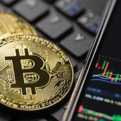 Por que El Salvador, de Bukele, abandonou bitcoin como moeda nacional