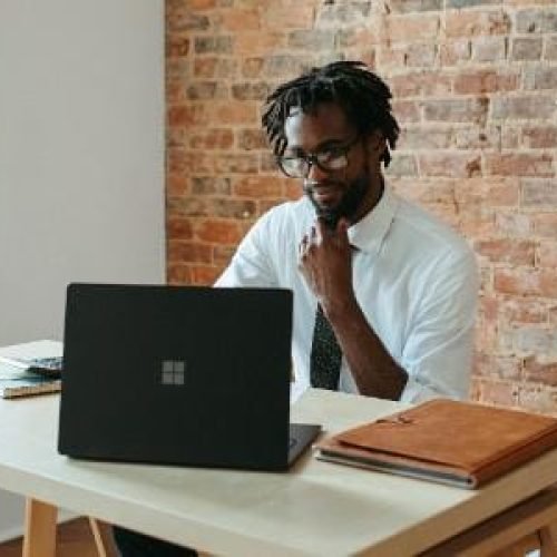 Como fazer a tela do notebook parar de desligar no Windows 10