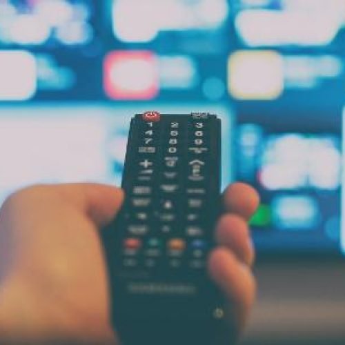 Google TV chega a mais 3 marcas; qual a diferença do sistema de outras TVs? – 24/07/2023