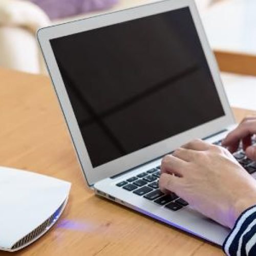 Por que internet fica lenta? Veja causas comuns e como resolver