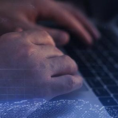 Hackers brasileiros vendem acesso para invasão estrangeira a empresas