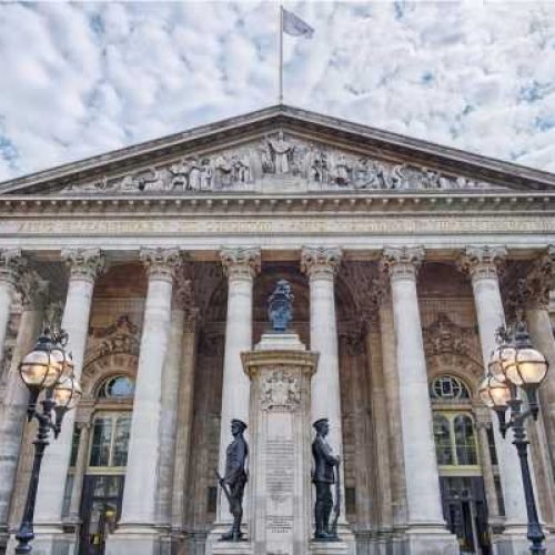 Steady Trade after BP’s Missed Earnings Ahead of Euro Zone CPI, GDP Data