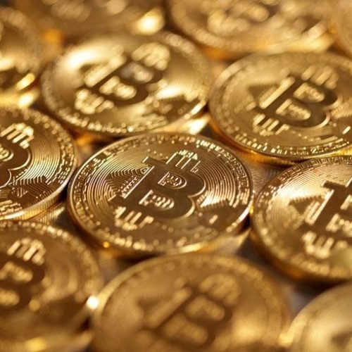 bitcoin interrompe quedas, sobe perto de 5%, com perspectivas para o Fed no radar Por Estadão Conteúdo