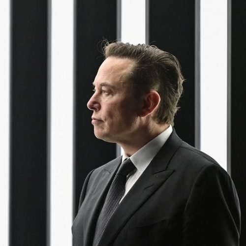 Elon Musk é acusado de insider trading em processo sobre Dogecoin Por Reuters