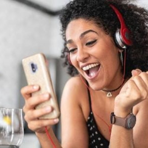 Como usar o celular para descobrir qual música está tocando