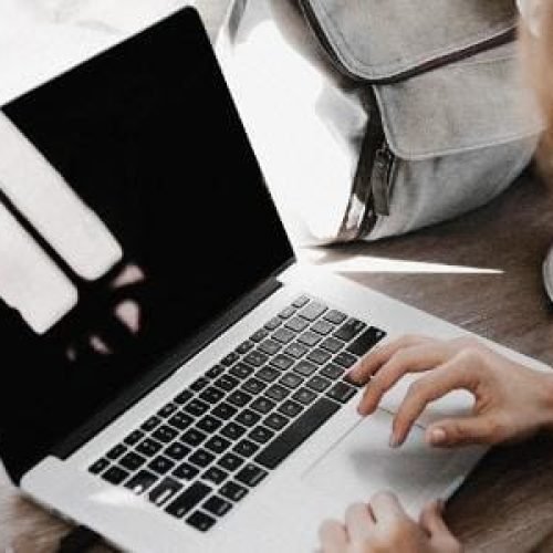 Mulher indenizará atual do ex por criar perfil falso em site de namoro