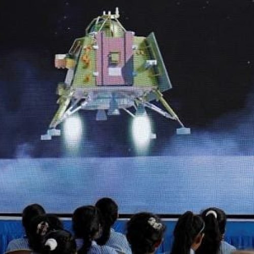 Índia conseguiu pousar no ‘lado oculto da Lua’. Por que isso importa?