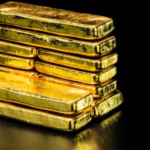 Gold Price Forecast: Forms Bearish Pennant After Record $3,500 High