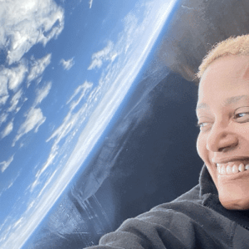 Nunca é tarde! Pioneira, ela pilotou espaçonave aos 51 graças a um poema – 22/07/2023