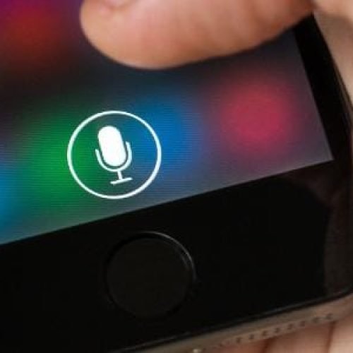Apple coleta dados privados de usuários através da Siri, diz denúncia