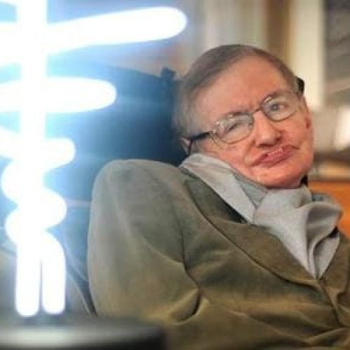Stephen Hawking fez previsão para 2025 há 30 anos; ele acertou?