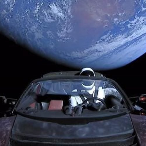 Veículo Tesla de Musk lançado ao espaço é confundido com asteroide
