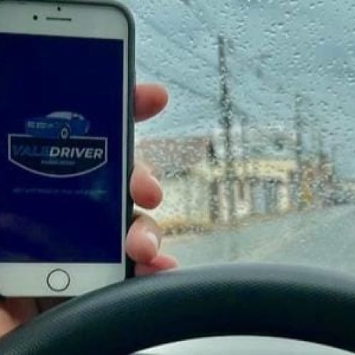 Uber e 99? Motoristas de cidadezinha criam apps próprios de corrida